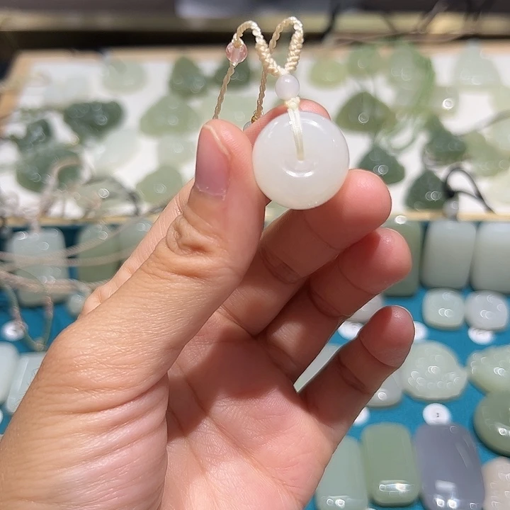 雾***月和田玉未镶嵌颈饰