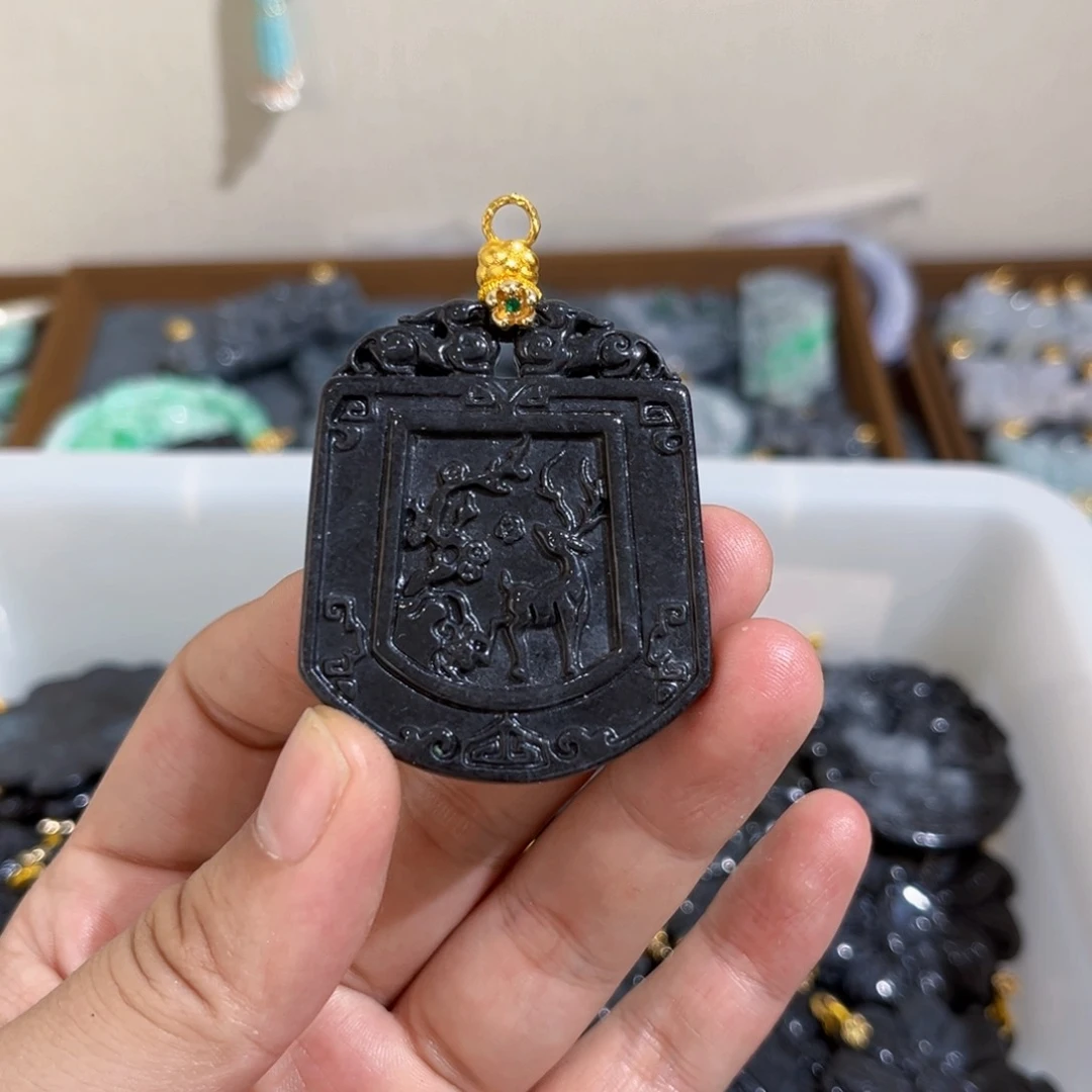 翡翠未镶嵌吊坠(赠链)