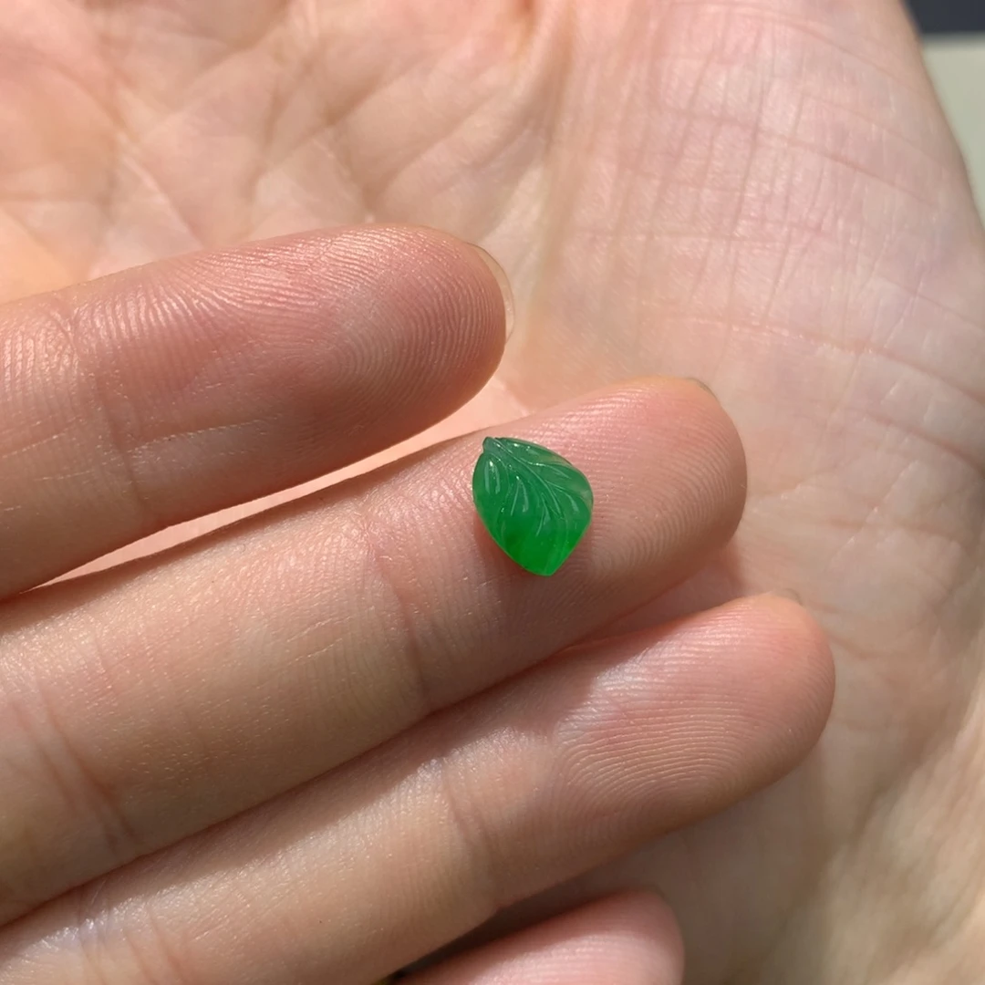 翡翠裸石翡翠叶子