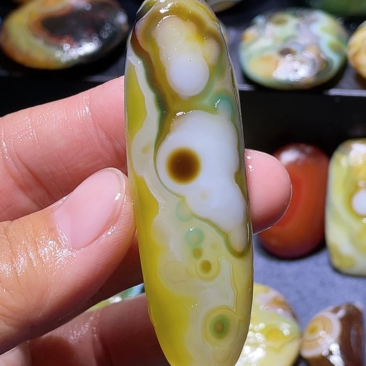 玛瑙/玉髓未镶嵌珠宝奇石