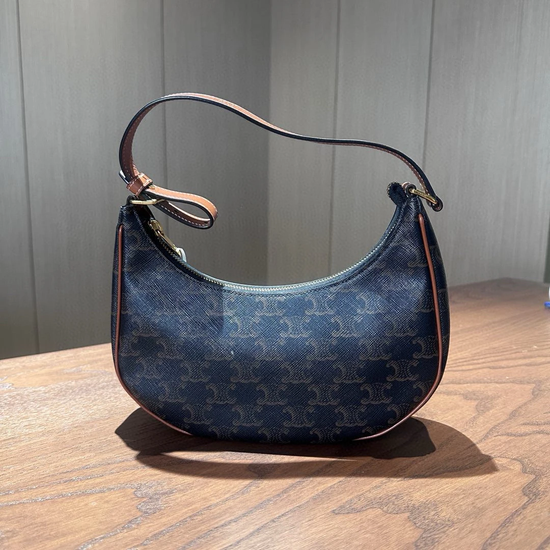 99新 Celine/思琳 Ava老花凯旋门腋下包豌豆包 尺寸23×14 yz