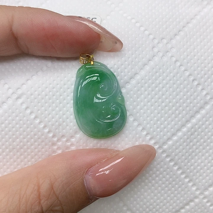 颈饰18K金镶嵌翡翠