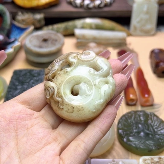 未镶嵌蛇纹石玉颈饰