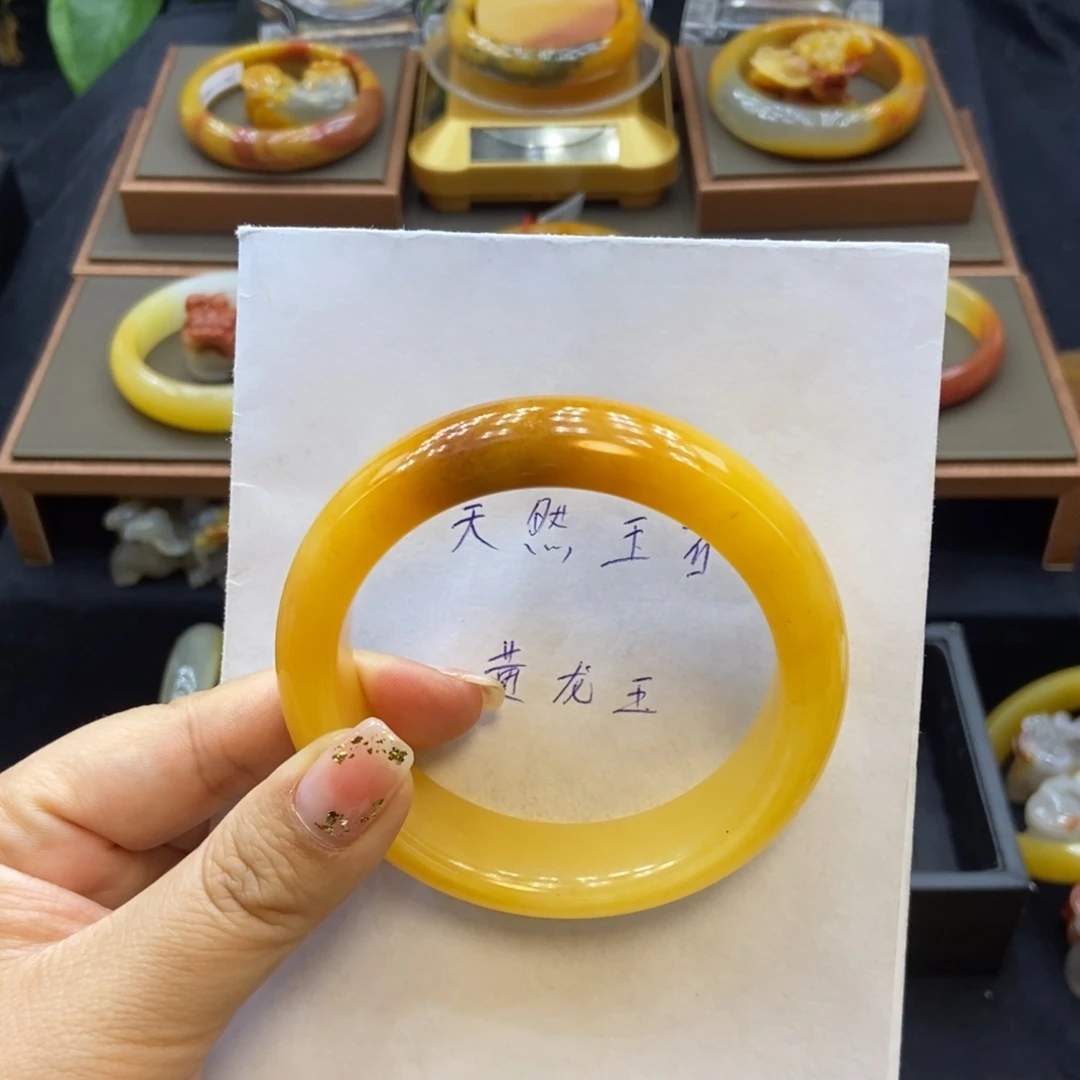 玉***芹石英质玉（黄龙玉）未镶嵌手镯H