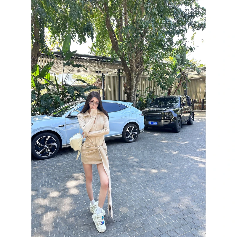 2025初春MIYUFUTURE“纯欲系”显瘦修身带长袖连衣裙(裙长74）