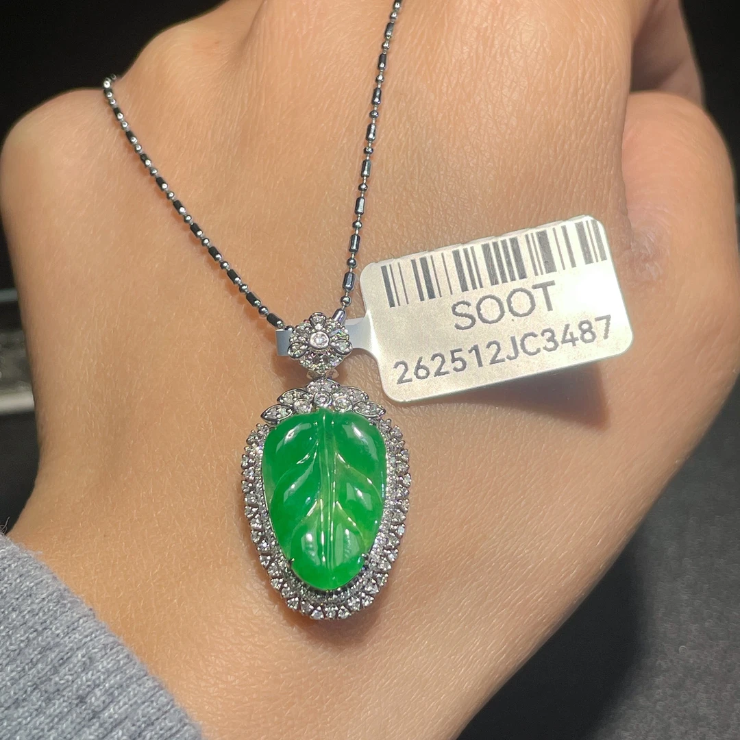 缅甸A货翡翠南非真钻18K金（不含链）