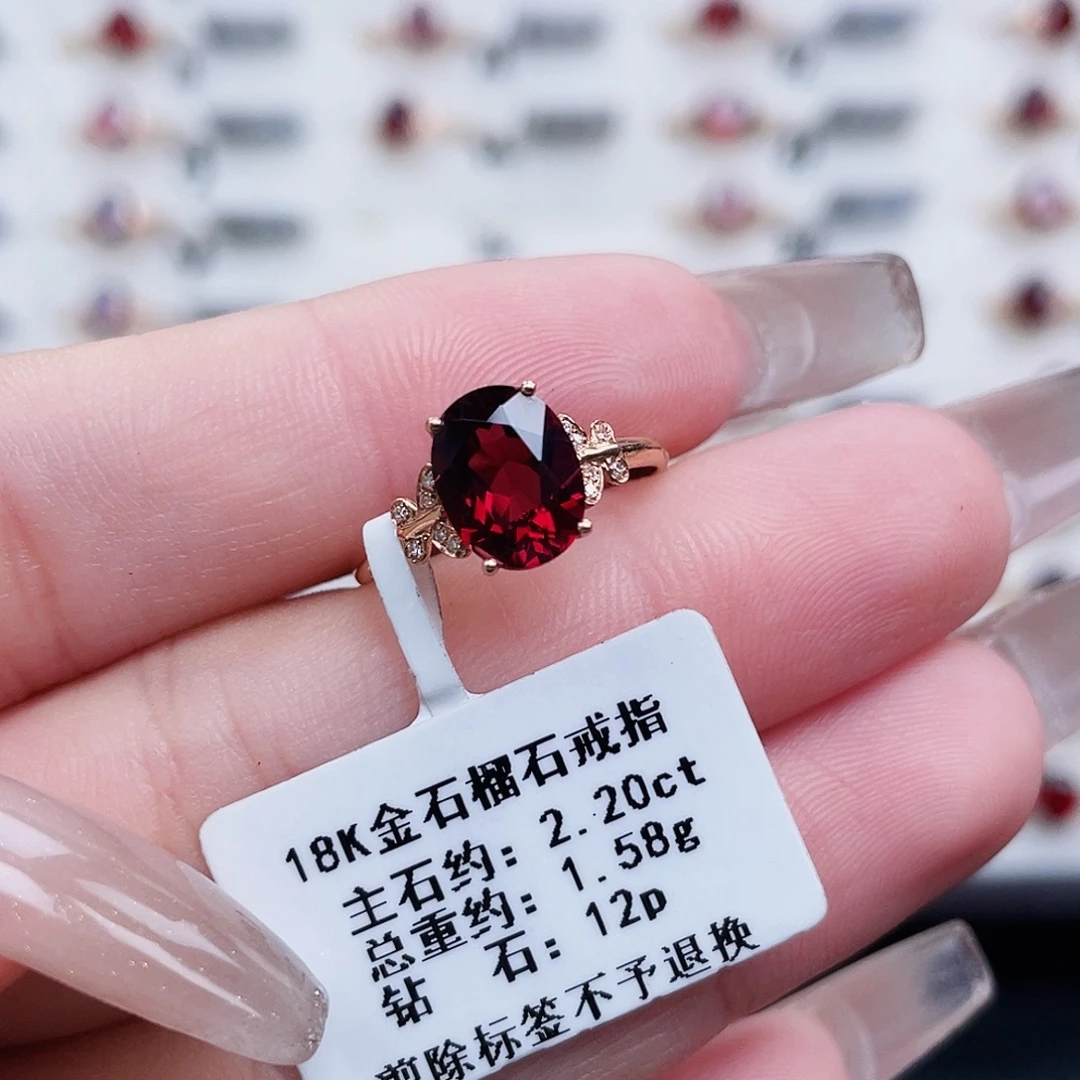 18K金镶嵌戒指石榴石