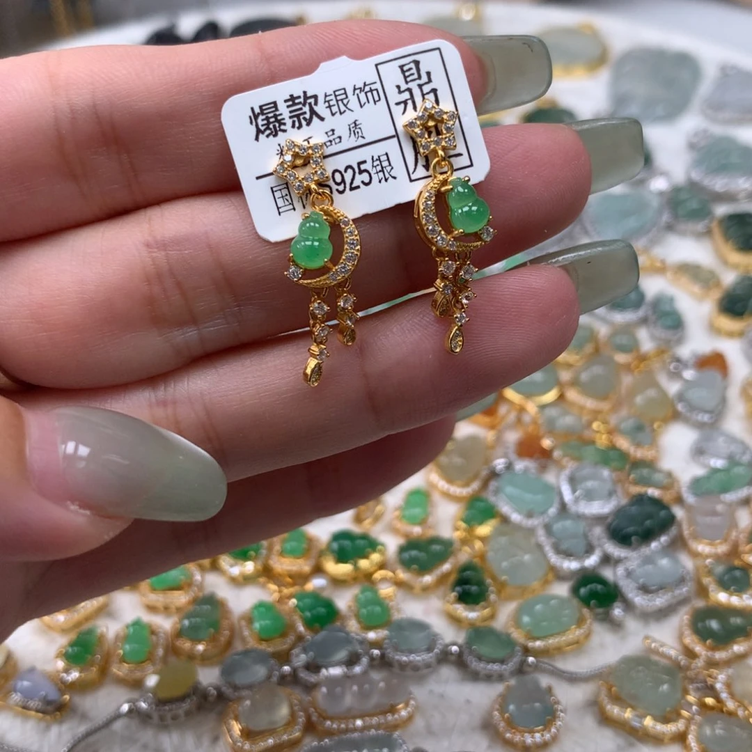 颈饰银S925镶嵌翡翠耳钉
