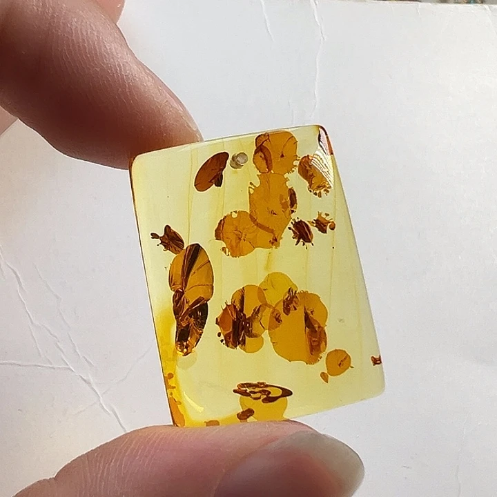 未镶嵌颈饰琥珀（花珀）