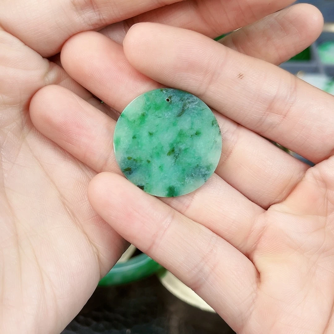 翡翠颈饰未镶嵌吊坠