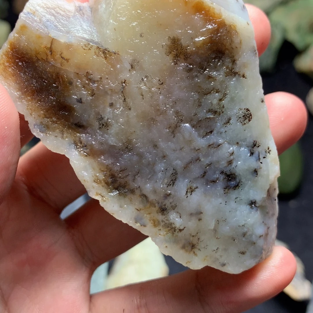 和田玉（糖玉）未镶嵌珠宝奇石