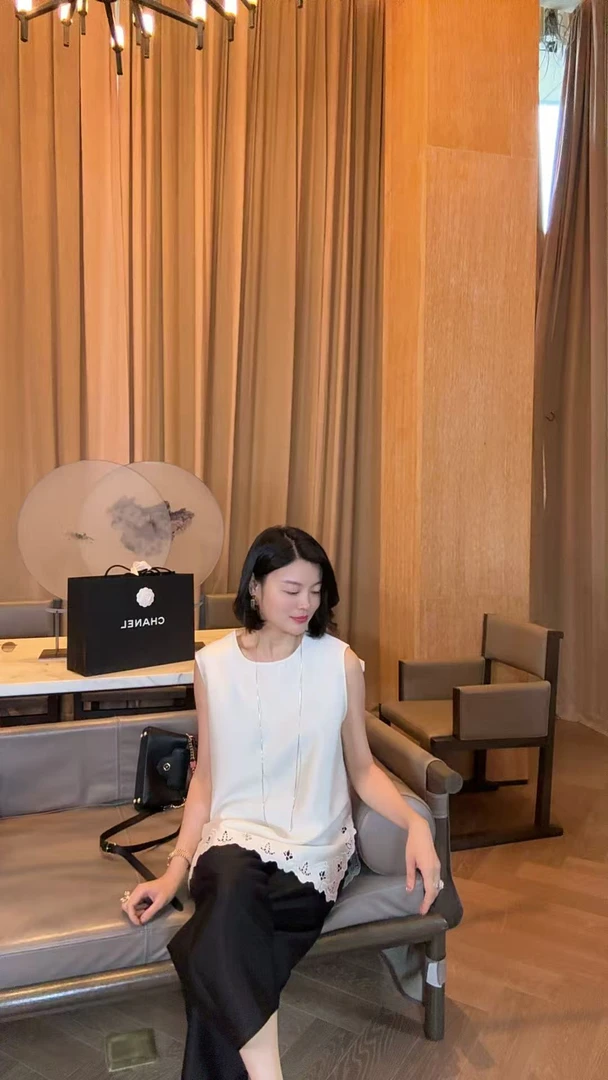 TANTAN  桑蚕丝羊毛 气质下摆镂空无袖T恤1918