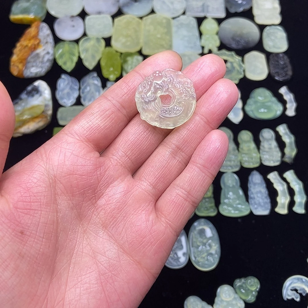 蛇纹石玉未镶嵌颈饰