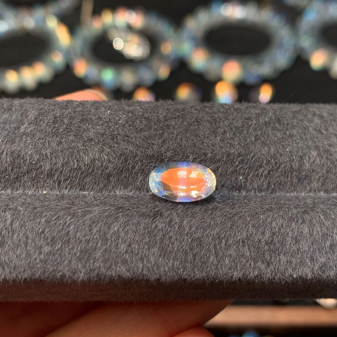 未镶嵌裸石月光石