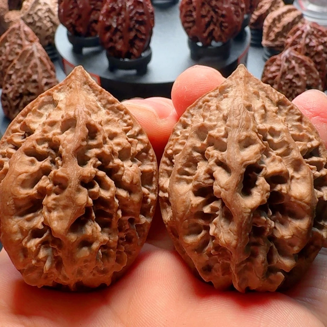 文玩核桃吊坠龙纹大花