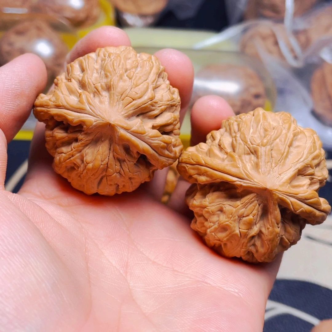 文玩核桃吊坠红锦鲤