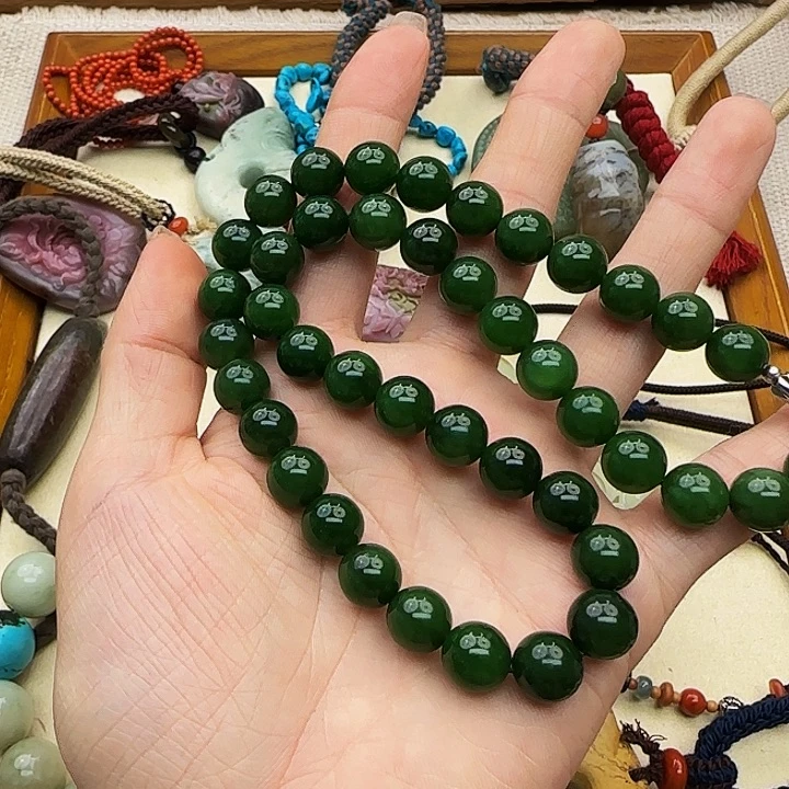 和田玉（碧玉）颈饰未镶嵌画****）