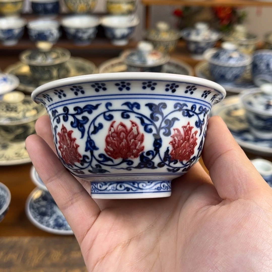 青花釉里红缠枝莲压手杯