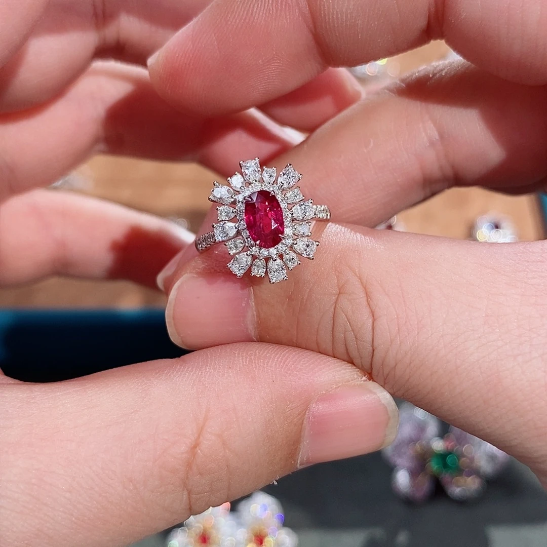 红宝石戒指18K金镶嵌吉尔徳无烧鸽血红1.02ct