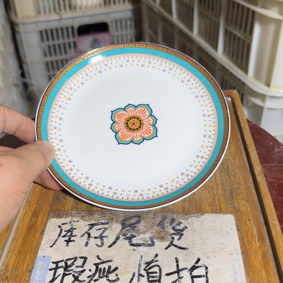 微瑕疵介意勿拍陶瓷器皿B044
