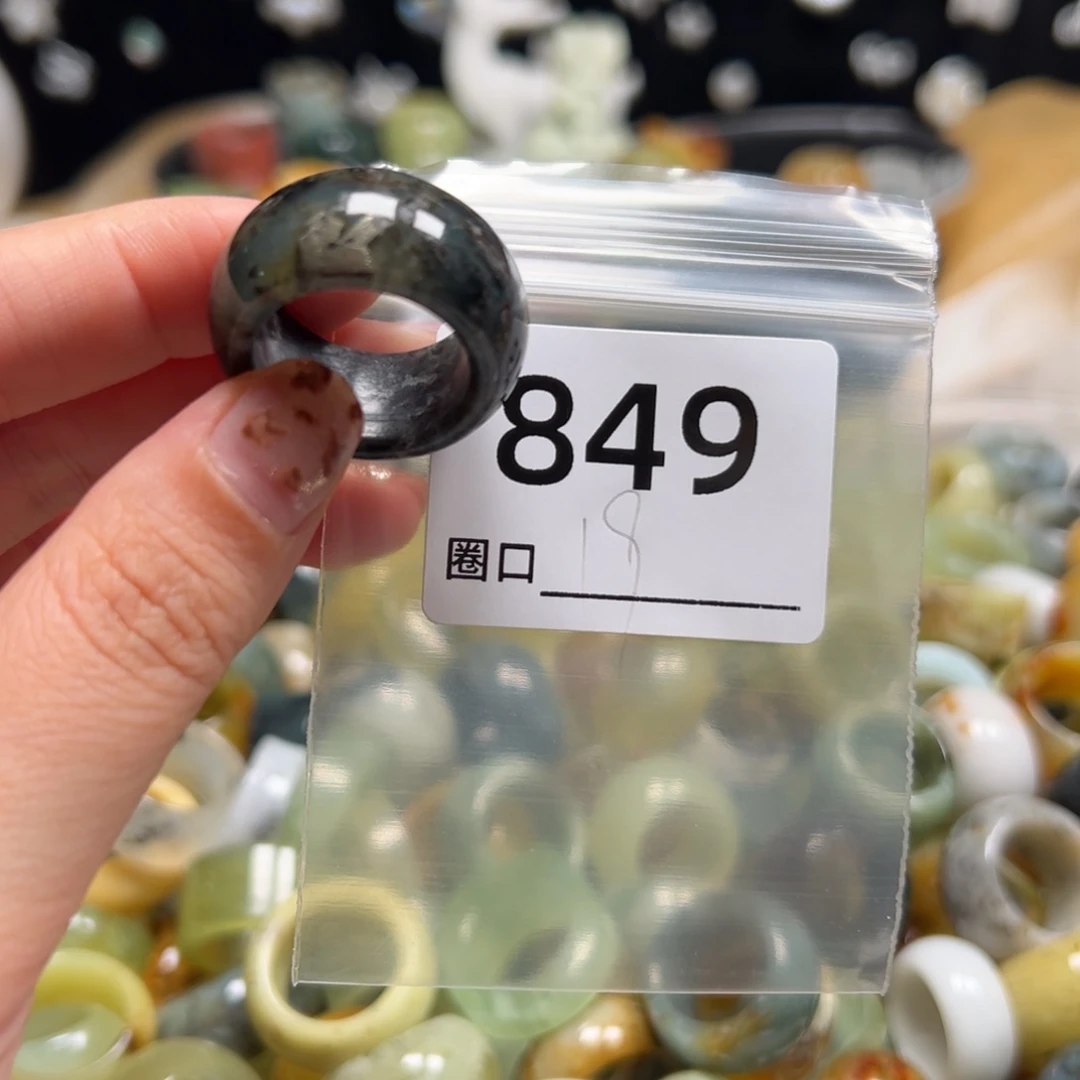 苏****蛇纹石玉未镶嵌戒指