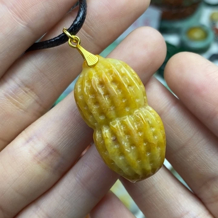 颈饰未镶嵌翡翠九*