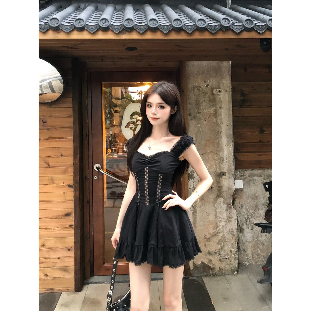 青青-画解WAHJU【狙击纯欲】蕾丝边纯欲收腰修身黑色连衣裙9462W