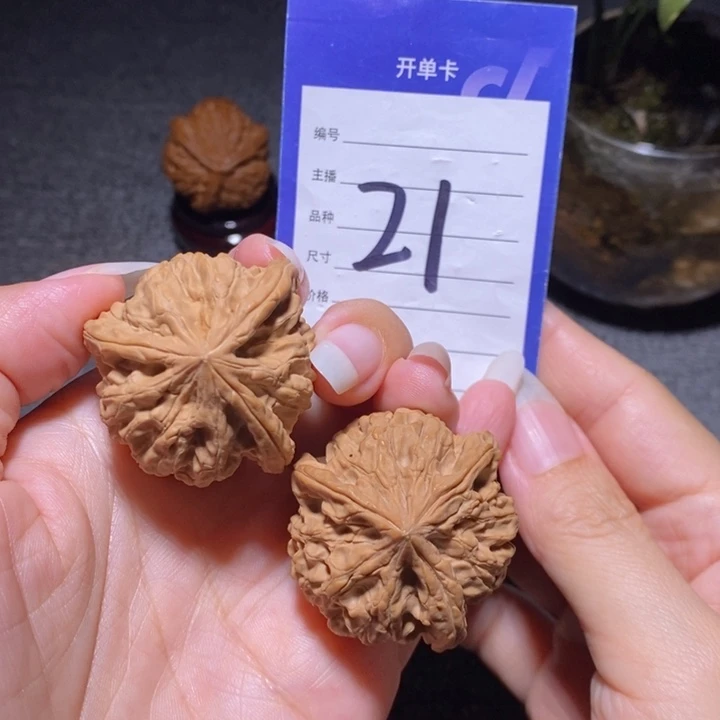 文玩核桃把件玉玺三棱38左右