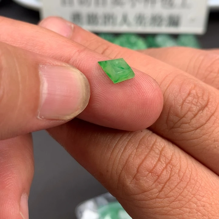 定制翡翠未镶嵌材料定制