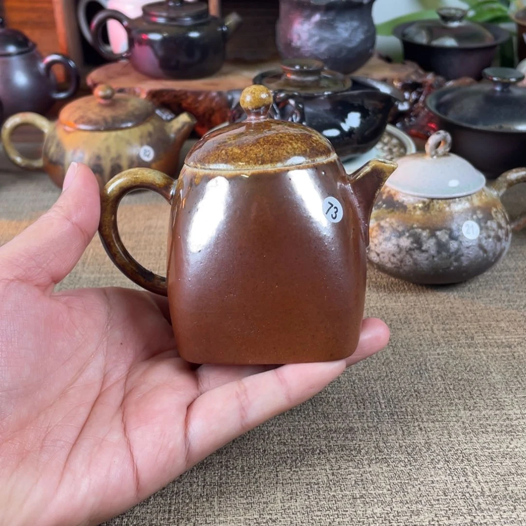 柴烧73。 陶泥。 柴烧。