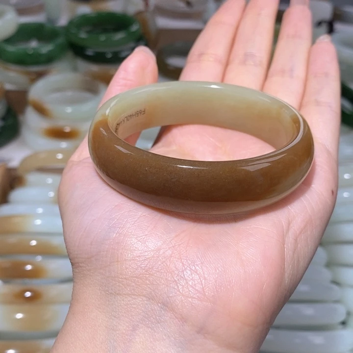 和田玉手镯未镶嵌且末黄糖镯