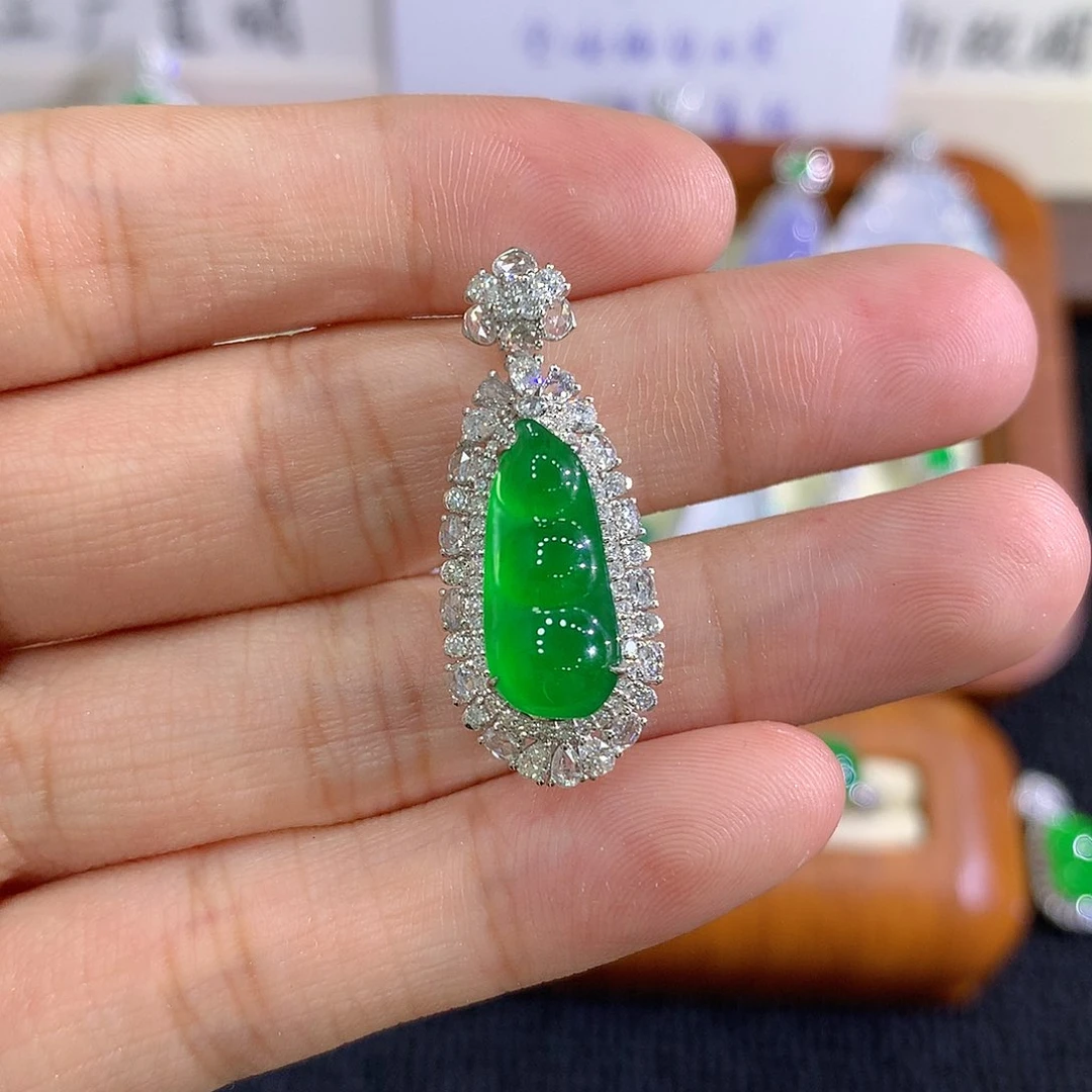 【闪购商品】吊坠(不含链)18K金镶嵌翡翠福豆