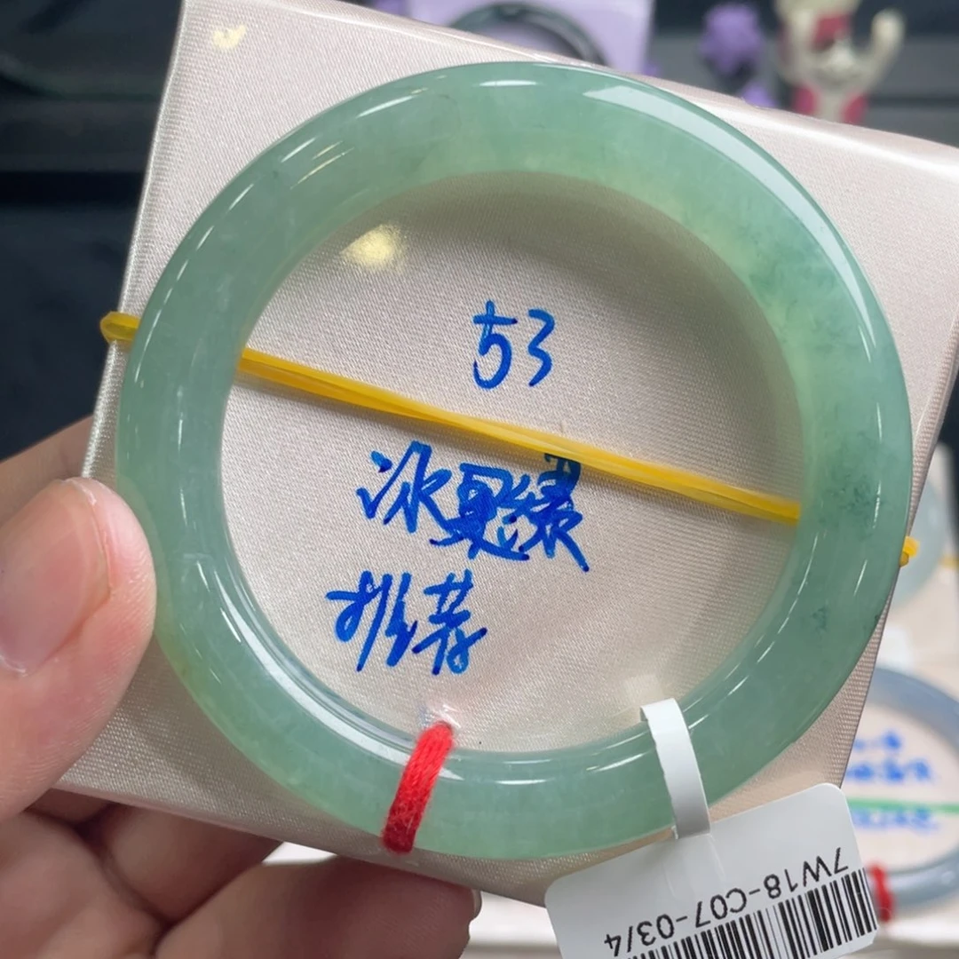 翡翠手镯未镶嵌翡翠手镯