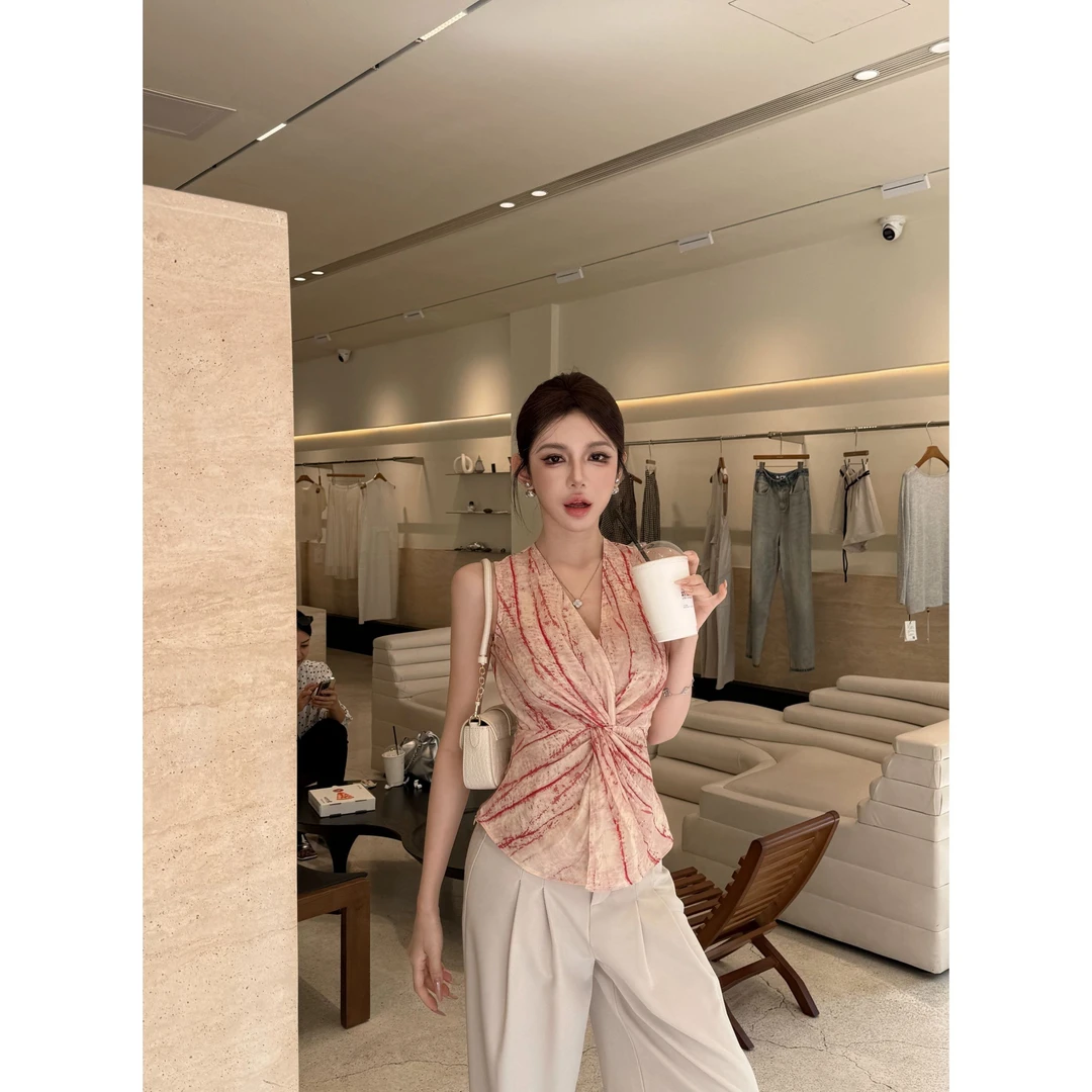 粉红PINK丨“细致法则”设计感老钱风撞色气质扭结上衣LWJ25B2T1465