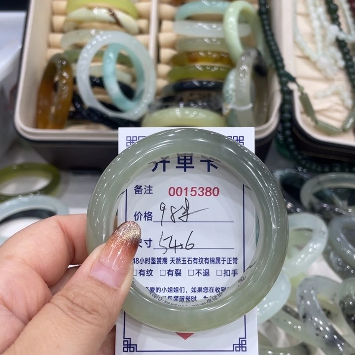 小***雪蛇纹石玉未镶嵌手镯