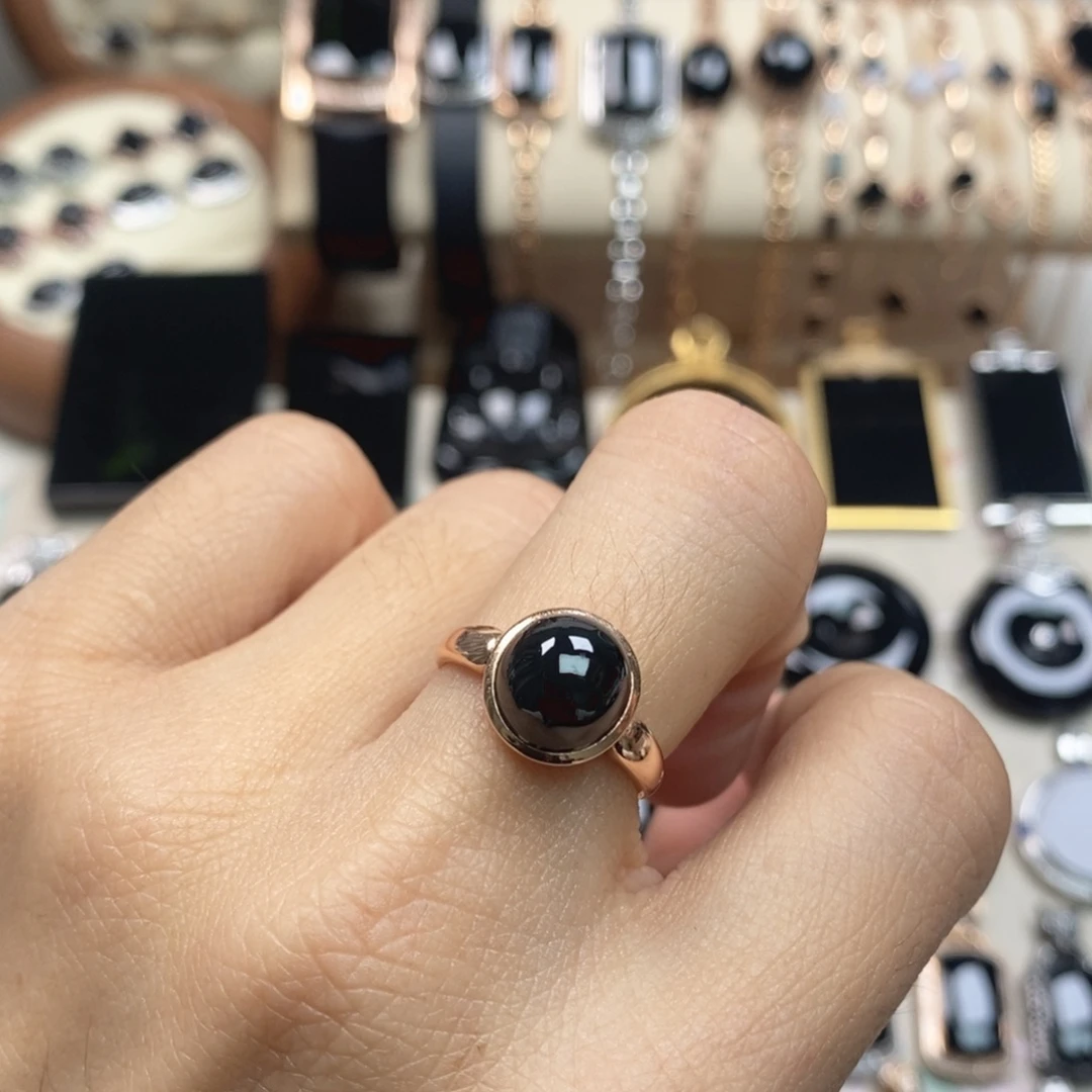 翡翠18K金镶嵌戒指