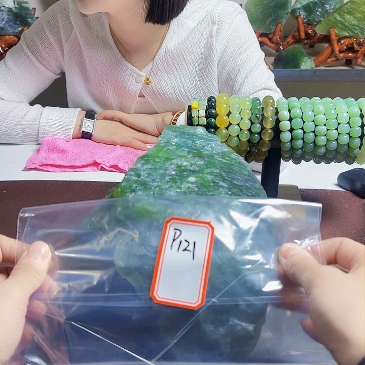 蛇纹石玉岫玉原石未镶嵌欧*氏