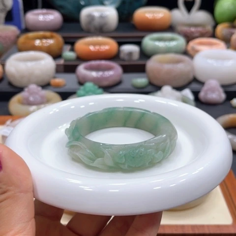 未镶嵌手镯石英质玉
