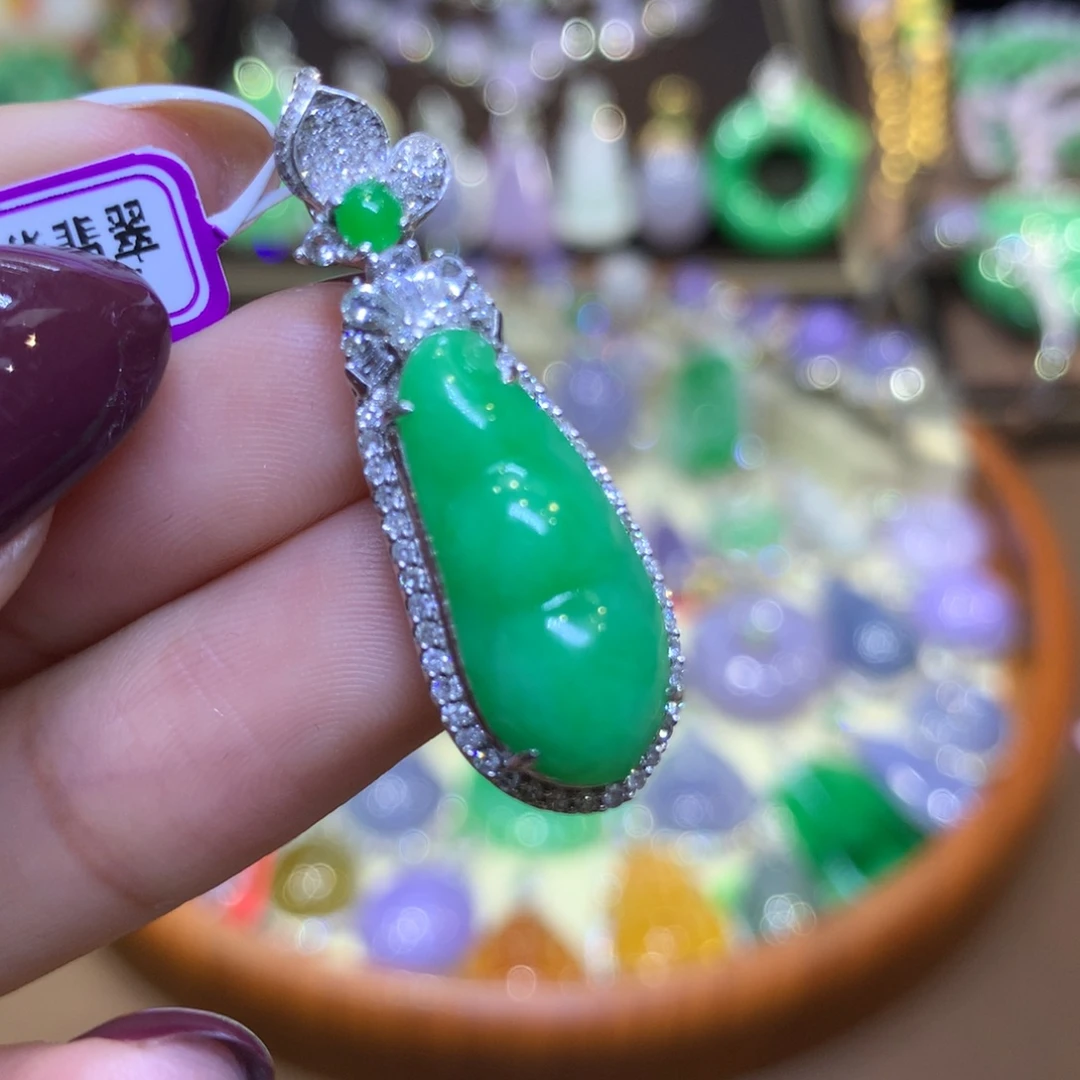 翡翠18K金镶嵌颈饰