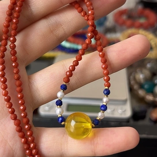 琥珀颈饰未镶嵌矿坑