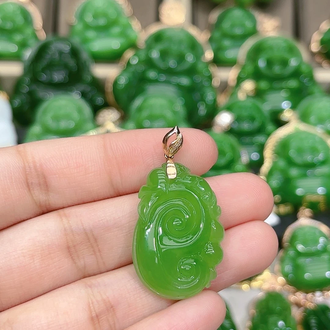 和田玉（碧玉）颈饰18K金镶嵌苹果绿如意吊坠
