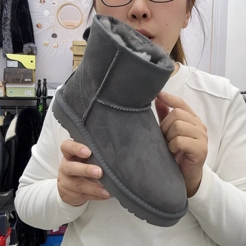 女士羊皮毛一体短靴36码