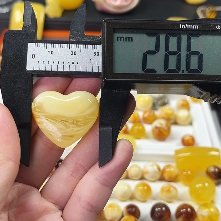 琥珀颈饰未镶嵌12