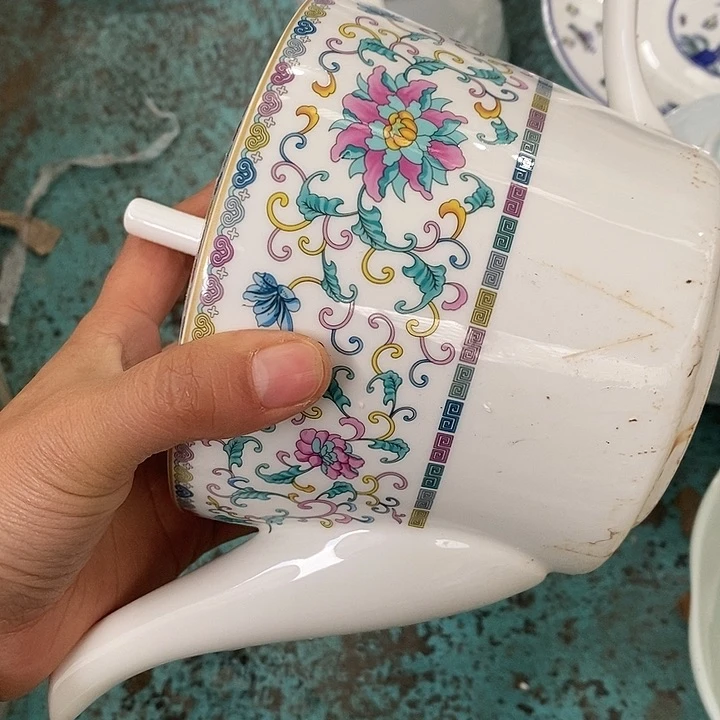 摆件陶白底珐琅大茶壶