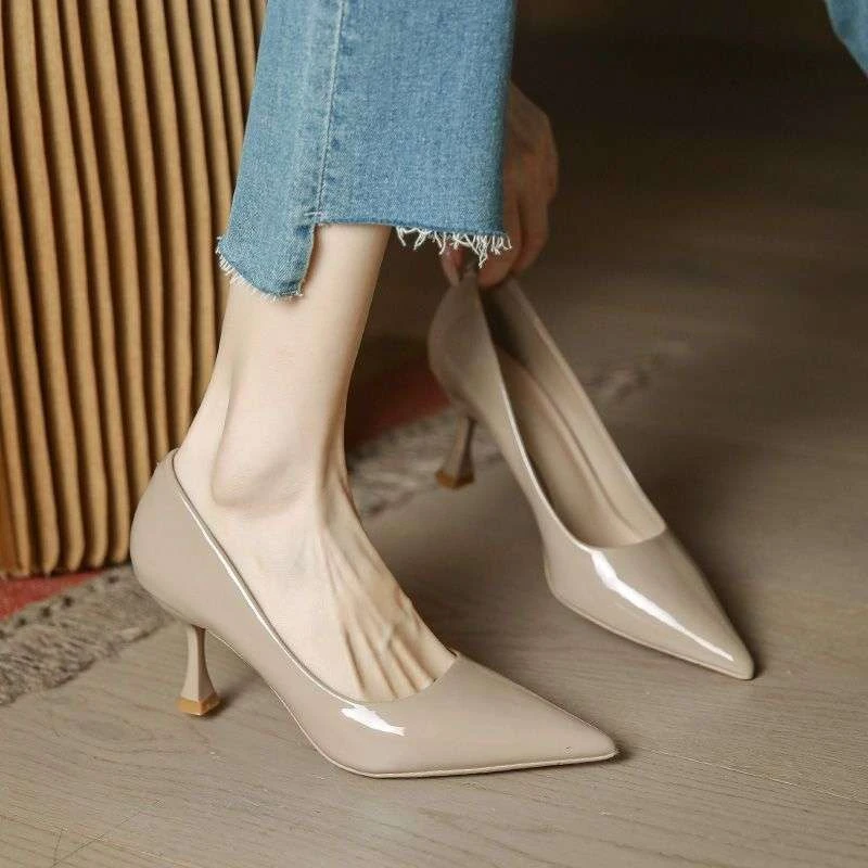 气质漆皮裸灰色高跟鞋2025新款女细性感尖头百搭单鞋职业工作鞋