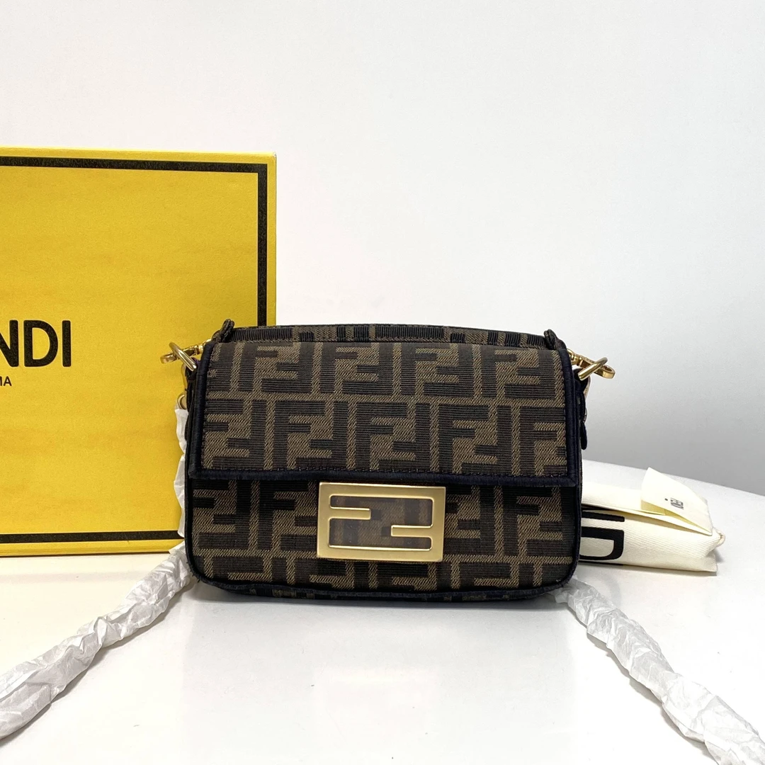 胖虎安安/芬迪/95新/公价0/箱包/斜挎包/312501260071