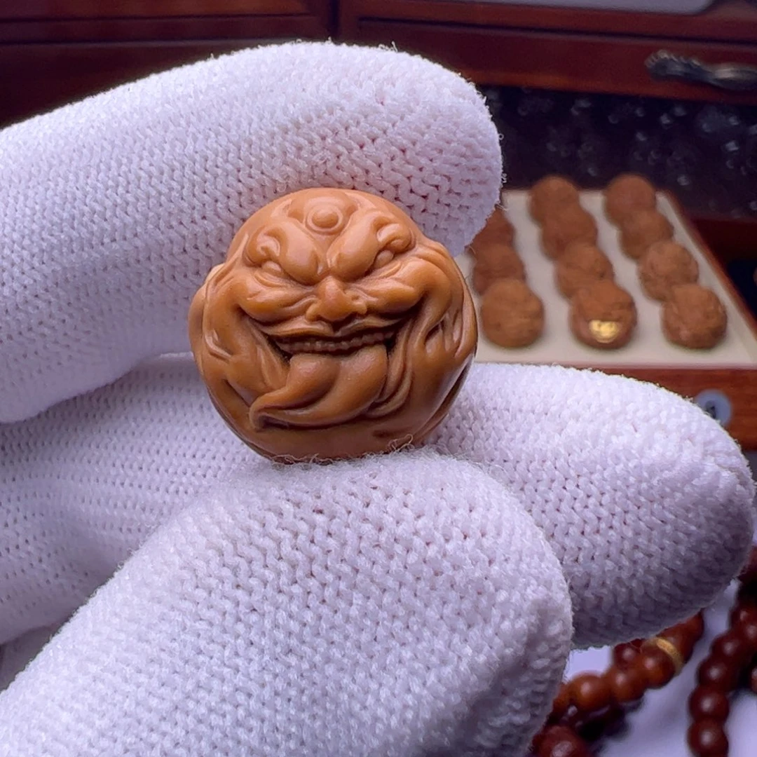 猴头核桃吊坠精工大舌头舔鹏16左右