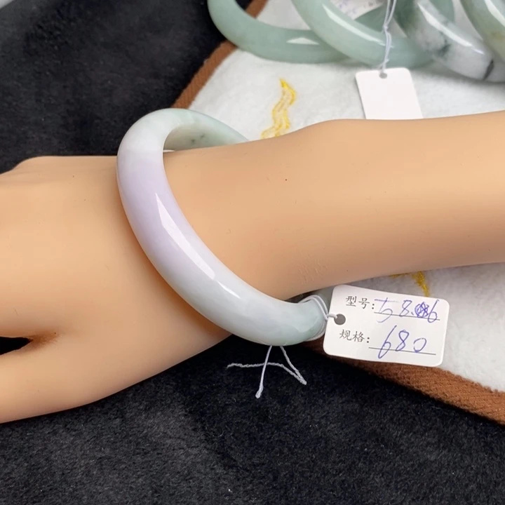 翡翠未镶嵌手镯13689389