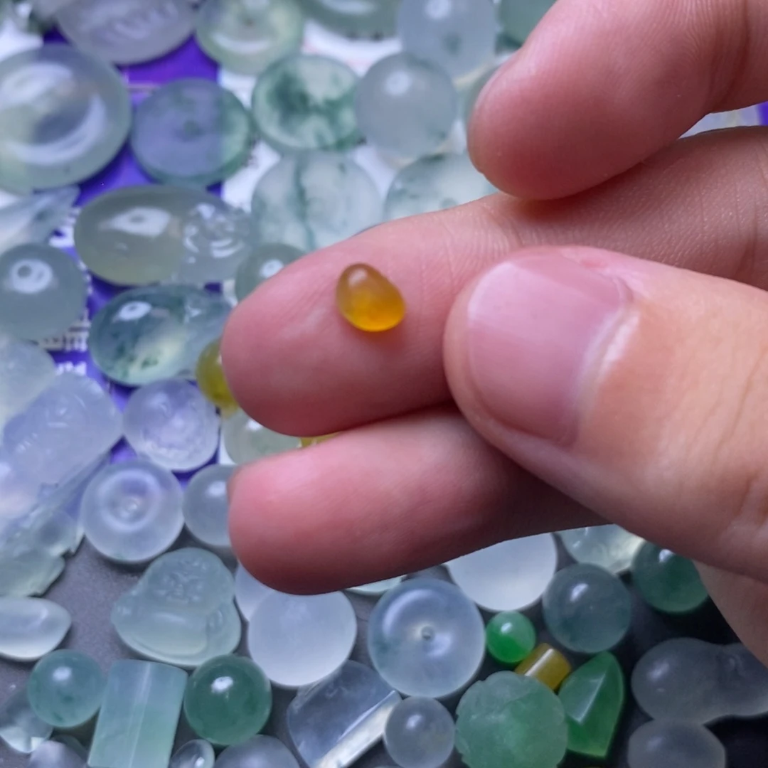 定制翡翠未镶嵌蜜**蜜挂件