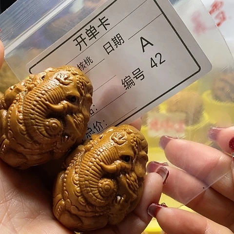 核桃把件开***着自产自销……